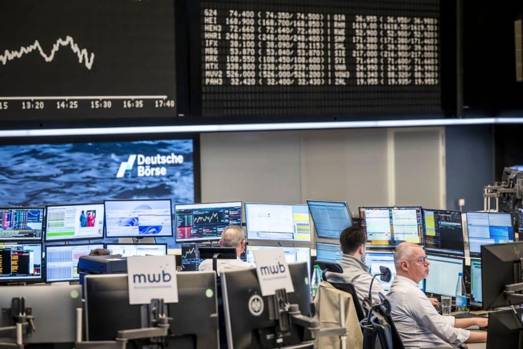 SKN | שווקי אירופה נסגרו בירידות כאשר מדדים אזוריים נחלשים על רקע חולשה במטבעות וזהירות גלובלית