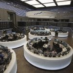 SKN | מניות אירופה נסגרו בירידות ב-5 במרץ כאשר DAX ו-STOXX 50 נחלשים: האם המשקיעים חוזרים לגישה הגנתית?