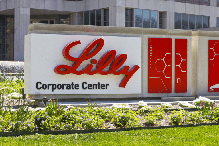 SKN | היכן עשויה מניית Eli Lilly להיות בעוד 10 שנים? מנועי צמיחה, סיכונים ועתידה של ענקית הפארמה