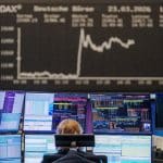 SKN | שווקי אירופה נסגרים בעליות כאשר המניות מפגינות עמידות על רקע חולשת מטבעות