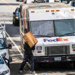 SKN | תוצאות הרבעון השלישי של FedEx מצביעות על חוסן כאשר צמיחת ההכנסות מאותתת על התייצבות בביקוש לסחר גלובלי