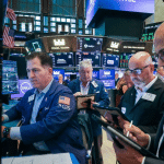 SKN | שוקי ארה”ב מעורבים ב-19 במרץ 2026, כאשר חברות קטנות התאוששו והתנודתיות ירדה