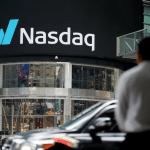 SKN | האם התיקון במדד Nasdaq 100 הוא איפוס בריא—או תחילתו של גל מכירות עמוק יותר בטכנולוגיה?