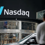 SKN | מדוע מדד הנאסד״ק הוביל את הירידות בוול סטריט כאשר מחירי הנפט מזנקים בעקבות העימות עם איראן?