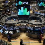 SKN | סקירה שבועית של ביצועי שווקי העולם (16 במרץ–20 במרץ 2026): חולשה רחבה במניות נמשכת לצד עלייה בתנודתיות והיחלשות הדולר