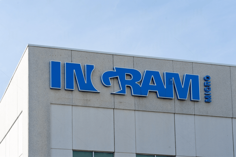 SKN | Ingram Micro (NYSE: INGM) מכה את תחזיות ההכנסות לרבעון הרביעי 2025 והמניה מזנקת: האם חוזקת ההפצה מתומחרת מחדש?