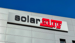 SKN | SolarEdge (NASDAQ: SEDG) מזנקת בחדות: סגירת שורטים, אופטימיות רגולטורית או מומנטום תפנית?