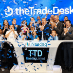 SKN | מניית Trade Desk מזנקת ב-18% בעקבות מומנטום אסטרטגי — האם TTD מחזקת את מעמדה ארוך הטווח בפרסום הדיגיטלי?