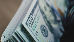 SKN | הדולר האמריקאי שומר על חוזק כאשר השווקים שוקלים אותות מאקרו ותחזיות ריבית