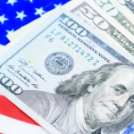 SKN | הדולר האמריקאי מתחזק כאשר השווקים הגלובליים הופכים להגנתיים — מה מאותתת העלייה במדד DXY למשקיעים