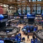 SKN | מניות ארה״ב יורדות כשהתנודתיות מזנקת: הנאסד״ק, S&P 500 וראסל 2000 נחלשים בעוד מדד ה-VIX קופץ ב-17%