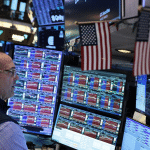 SKN | שווקי ארה״ב תחת לחץ כאשר התנודתיות מזנקת וסנטימנט הסיכון נחלש