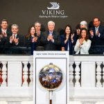 SKN | Viking (NYSE: VIK) מובילה את מניות התיירות ברבעון הרביעי — האם הבום בקרוזים בר-קיימא?