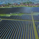 SKN | זינוק הסולארי של סין מוביל לירידה ראשונה בפליטות האנרגיה ב-2025 — נקודת מפנה למגמות הפחמן הגלובליות?