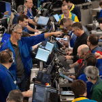 SKN | טראמפ קורא לכניעת איראן כאשר הסלמה בעימות מטלטלת את השווקים הגלובליים