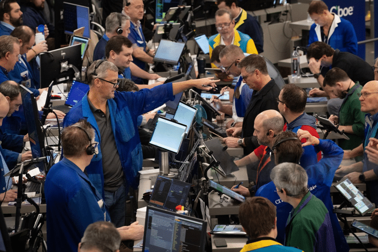 SKN | טראמפ קורא לכניעת איראן כאשר הסלמה בעימות מטלטלת את השווקים הגלובליים