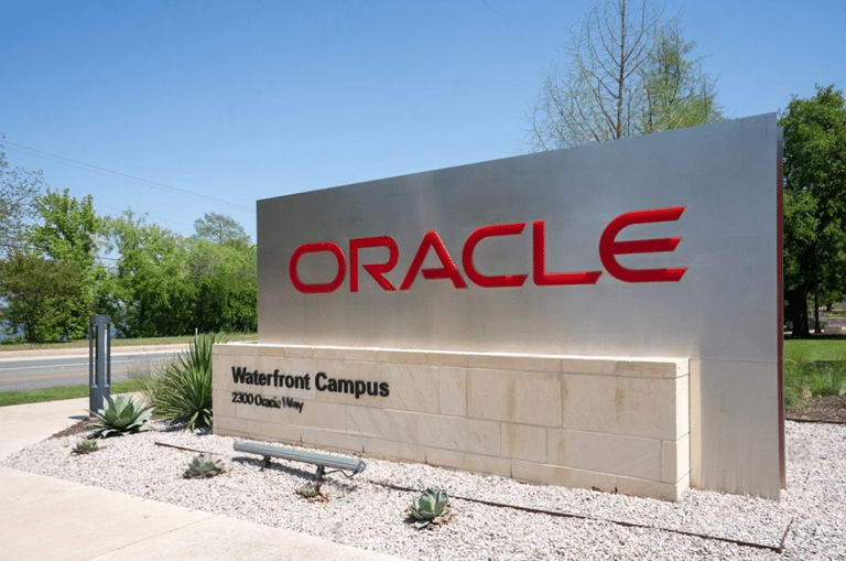 SKN | מניית Oracle מזנקת בעקבות תחזית חזקה לענן — מה המשקיעים עוקבים אחריו כעת