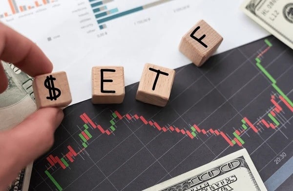 SKN | האם משקיעים צריכים להמר על קרנות סל בתחום השבבים לאחר הזינוק ההיסטורי של אינטל?