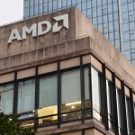 SKN | AMD מזנקת בעקבות מומנטום AI—האם הצמיחה יכולה להצדיק את השווי העולה?