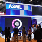 SKN | דוחות ASML במוקד—כמה תנודתיות צפויה למשקיעים?