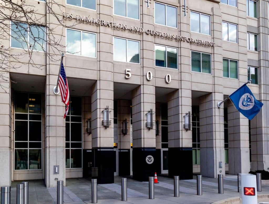 SKN | מה משמעות שינוי ההנהגה ב-ICE עבור יציבות רגולטורית לאחר עזיבתו של המנהל ליונס?