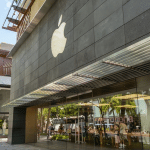 SKN | יתרון האקוסיסטם של Apple בתחום ה-AI—האם 2.5 מיליארד מכשירים הופכים אותה למתחרה האולטימטיבית?