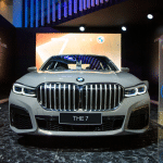 SKN | סדרה 7 החדשה של BMW מסמנת שינוי אסטרטגי: האם חדשנות ברכבי יוקרה חשמליים תוכל להניע צמיחה ארוכת טווח?