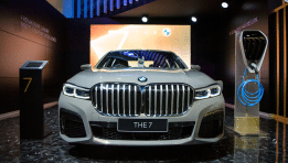 SKN | סדרה 7 החדשה של BMW מסמנת שינוי אסטרטגי: האם חדשנות ברכבי יוקרה חשמליים תוכל להניע צמיחה ארוכת טווח?