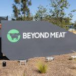 SKN | מניית Beyond Meat צונחת בחדות במרץ: חששות לביקוש או איפוס מבני בשוק המזון מבוסס הצומח?
