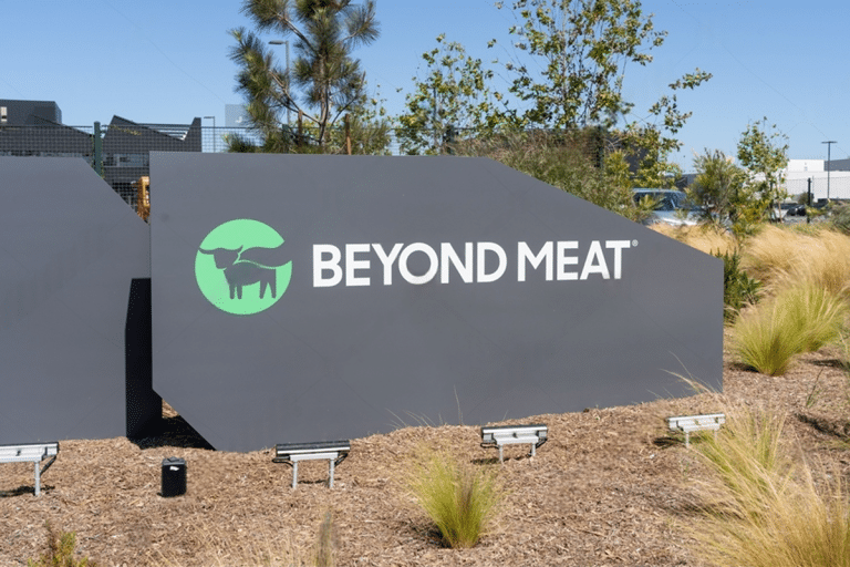 SKN | מניית Beyond Meat צונחת בחדות במרץ: חששות לביקוש או איפוס מבני בשוק המזון מבוסס הצומח?