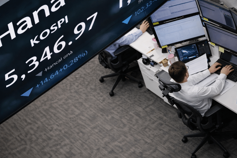 SKN | שווקי אסיה מזנקים ב-1 באפריל 2026 כאשר קוריאה מזנקת ביותר מ-8% ויפן רושמת עליות חדות, מה שמאותת על מומנטום חזק של מעבר לסיכון