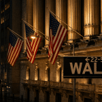 SKN | האם שיאים היסטוריים מסתירים סיכונים עולים כאשר וול סטריט מתמחרת אופטימיות מוגזמת?