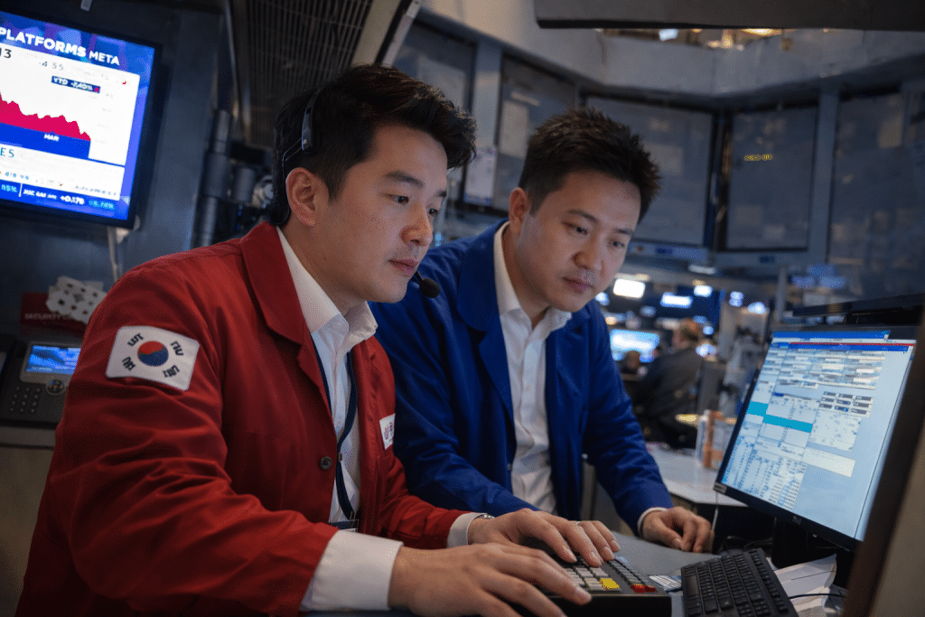 SKN | שווקי אסיה נפתחים במגמה מעורבת ב-3 באפריל 2026 כאשר הניקיי מזנק בעוד החולשה האזורית מתעמקת