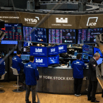 SKN | השווקים מאריכים עליות ב-16 באפריל 2026 כאשר S&P 500 מגיע לשיא חדש והתנודתיות ממשיכה לרדת