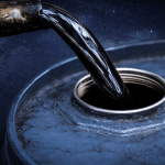 SKN | מדוע נפט WTI ממשיך לעלות כאשר מתיחות במזרח התיכון מאיימת על האספקה הגלובלית