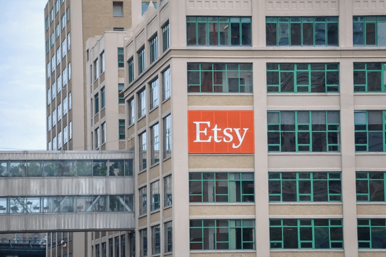 SKN | תוצאות הרבעון הרביעי של Etsy במוקד—שוק נישה עמיד או צמיחה תחת לחץ?