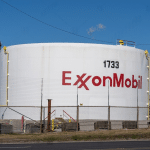 SKN | ExxonMobil מובילה את הראלי בסקטור האנרגיה ב-2026: האם המומנטום יכול להימשך?
