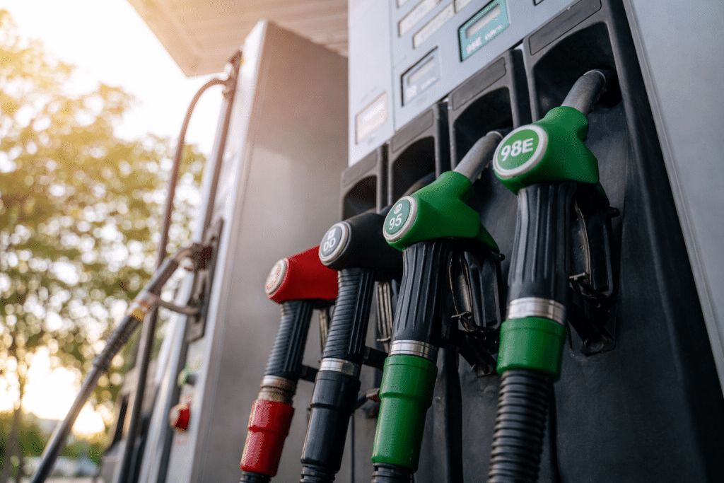 SKN | האם הנפט כבר הגיע לשיא? המחירים צונחים ב-9% לאחר שטראמפ משהה תקיפות באיראן