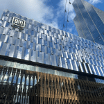 SKN | GM מכה את תחזיות הרווח ומעלה תחזית לאחר פסיקת בית המשפט שמפחיתה לחצי מכסים