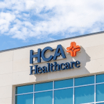 SKN | דוחות הרבעון הרביעי של HCA Healthcare במוקד — האם רשתות בתי החולים נכנסות לשלב צמיחה יציב יותר?