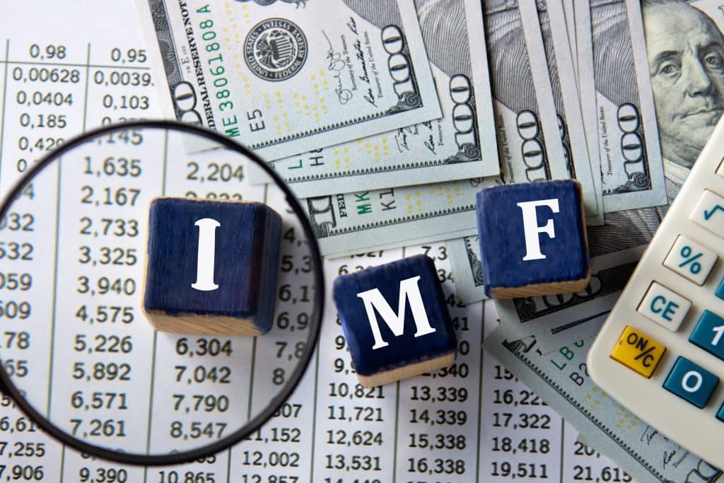 SKN | עדכון ה-IMF ל-3.1%: כיצד זעזועי היצע האנרגיה ואילוצים פיסקאליים מעצבים מחדש את מודלי הצמיחה העולמיים