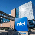 SKN | מניית Intel (INTC) מזנקת לאחר שינוי אסטרטגי — האם המפנה מתחיל לצבור אמינות?