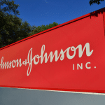 SKN | המהלך האסטרטגי של ג’ונסון אנד ג’ונסון בהיקף 100 מיליארד דולר—האם מלכת הדיבידנדים יכולה להגדיר מחדש צמיחה ב-2026?