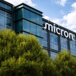 SKN | האם Micron ו-Broadcom הן עמוד השדרה של בום הבינה המלאכותית—או שכבר מתומחרות לשלמות?