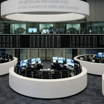 SKN | שווקים אירופיים מעורבים כאשר עליות בבריטניה מאזנות חולשה אזורית רחבה יותר