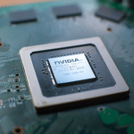 SKN | מניית Nvidia מתקנת: מה ההיסטוריה מלמדת לאחר תיקון במובילת AI מרכזית