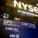 SKN | קרן הסל SPY מטפסת כאשר מומנטום השוק מתחזק: האם הראלי מתרחב?