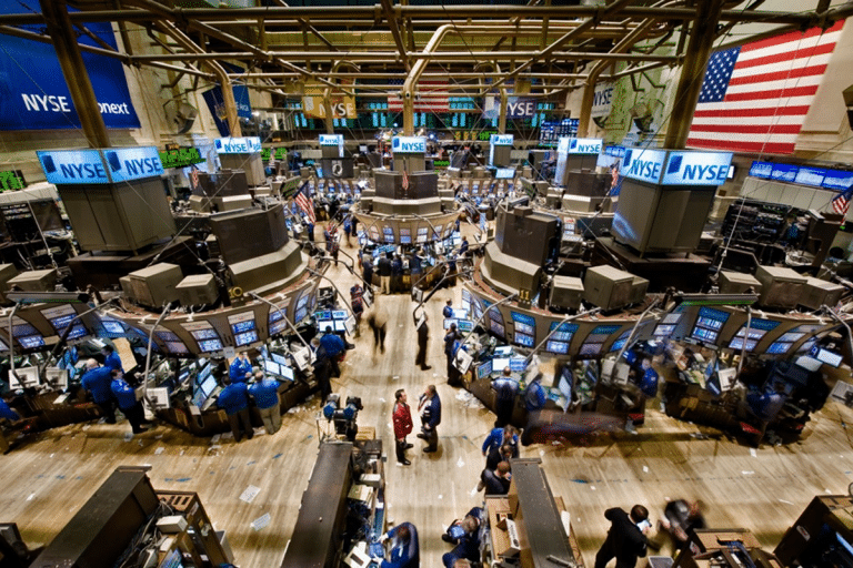 SKN | שווקי ארה”ב נפתחים במגמה מעורבת כאשר הדולר נחלש ומניות קטנות מפגרות ב-09 באפריל