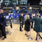 SKN | שווקי ארה”ב עולים כאשר הטכנולוגיה מובילה והתנודתיות נרגעת