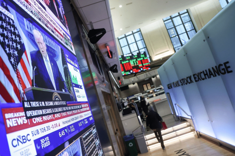 SKN | שווקי ארה”ב נפתחים במגמה מעורבת כאשר התנודתיות עולה וסנטימנט הסיכון נחלש